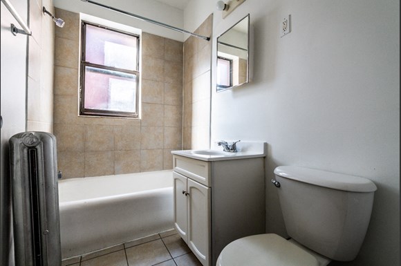7944 S Paulina St Apartments Chicago Bathroom
